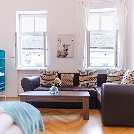Amazing 2Br City Stay, Wiener Stadthalle Buitenkant foto