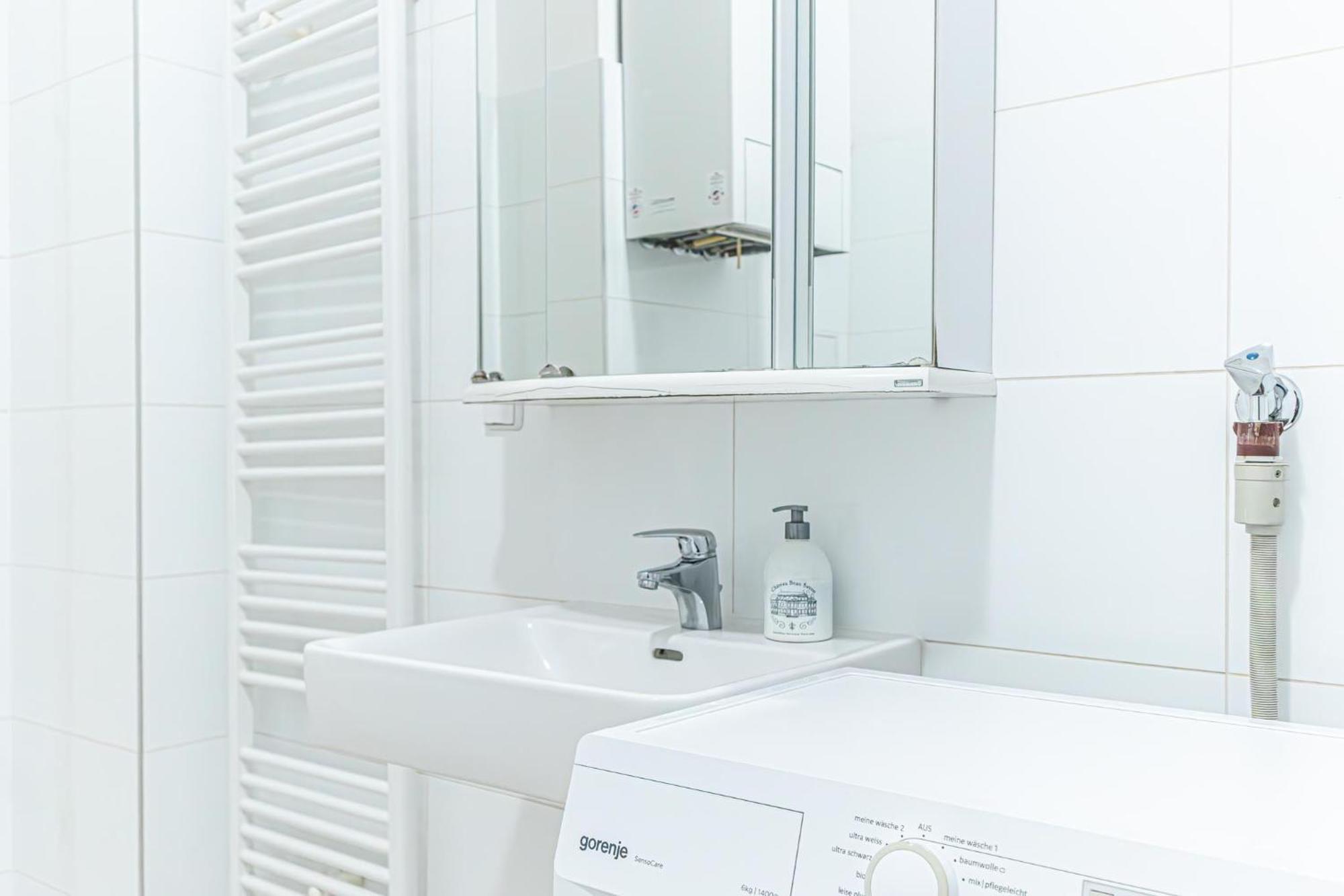 Amazing 2Br City Stay, Wiener Stadthalle Buitenkant foto