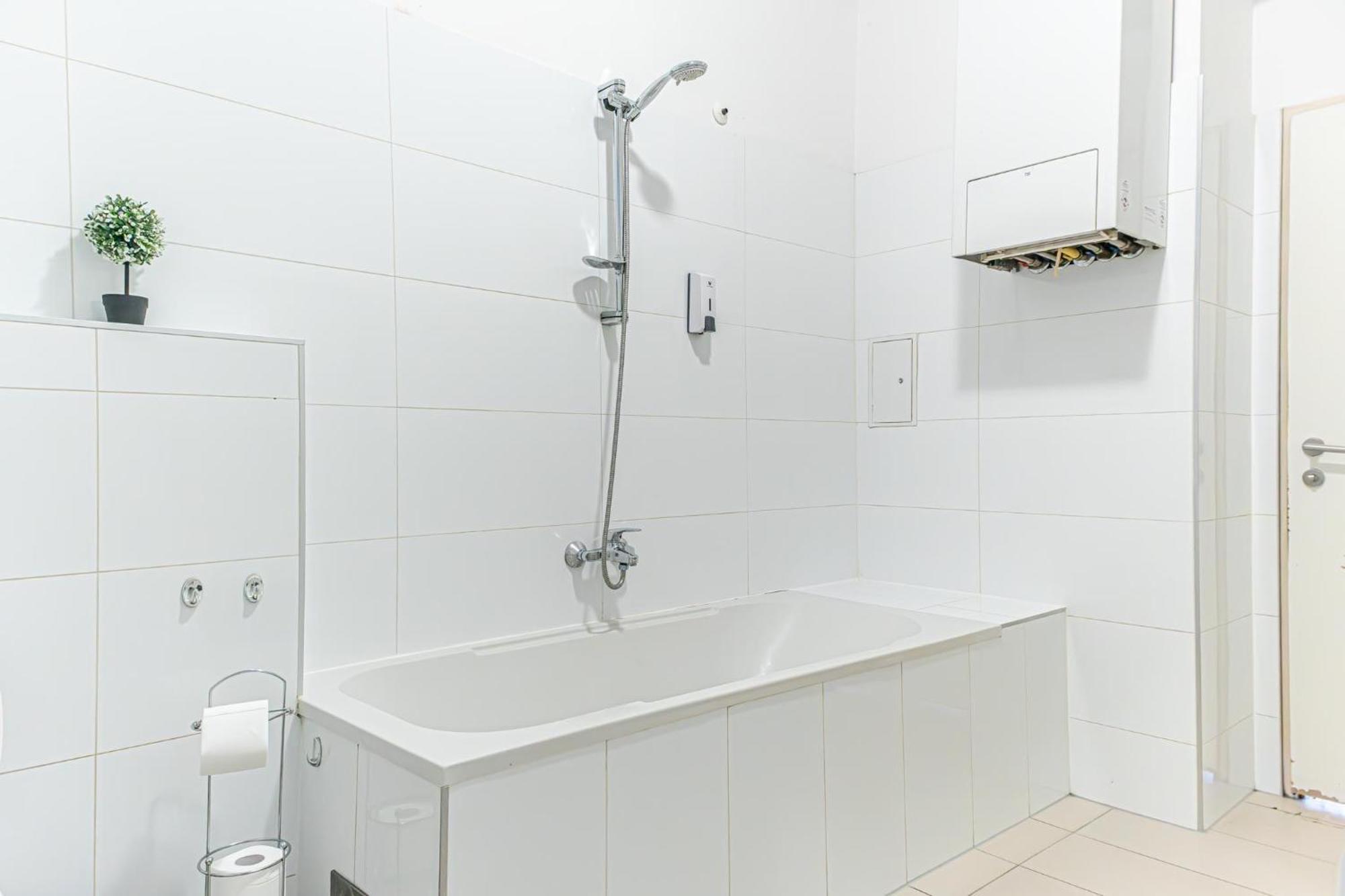 Amazing 2Br City Stay, Wiener Stadthalle Buitenkant foto